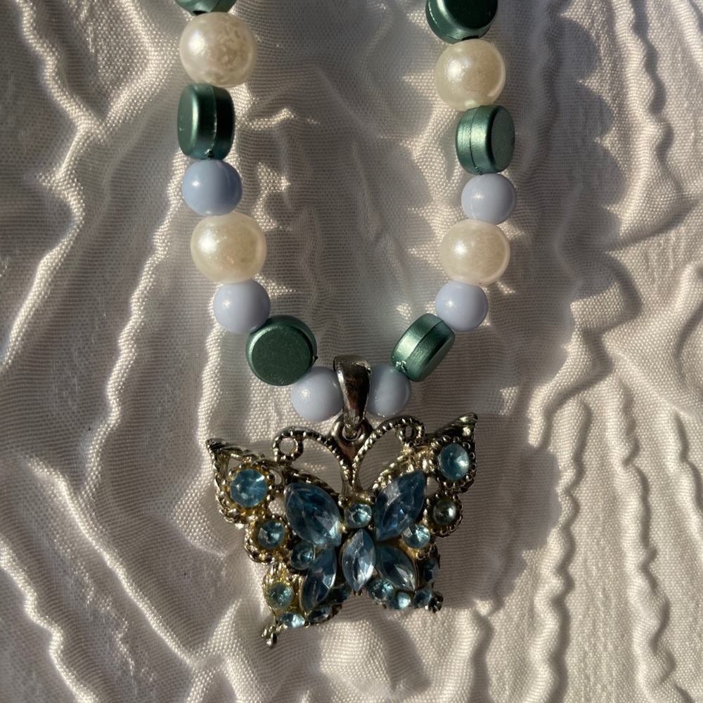 𝐵𝑢𝑡𝑡𝑒𝑟𝑓𝑙𝑦 Kandi Rave Princess Necklace - Picture 3 of 6